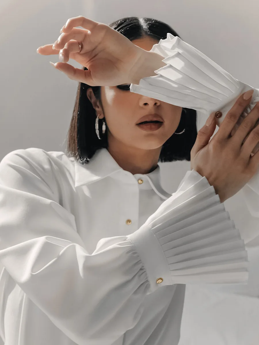 Женская приталенная рубашка с отложным воротником элегантная белая блузка