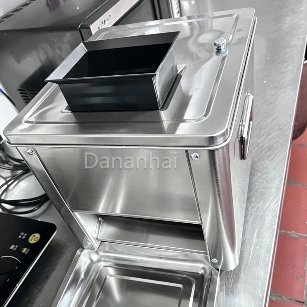 Фото Настольная малогабаритная полностью автоматическая мясорезка, быстрая электрическая коммерческая мясорезка на 23 кг для нарезки и измельчения говядины и свинины. №1