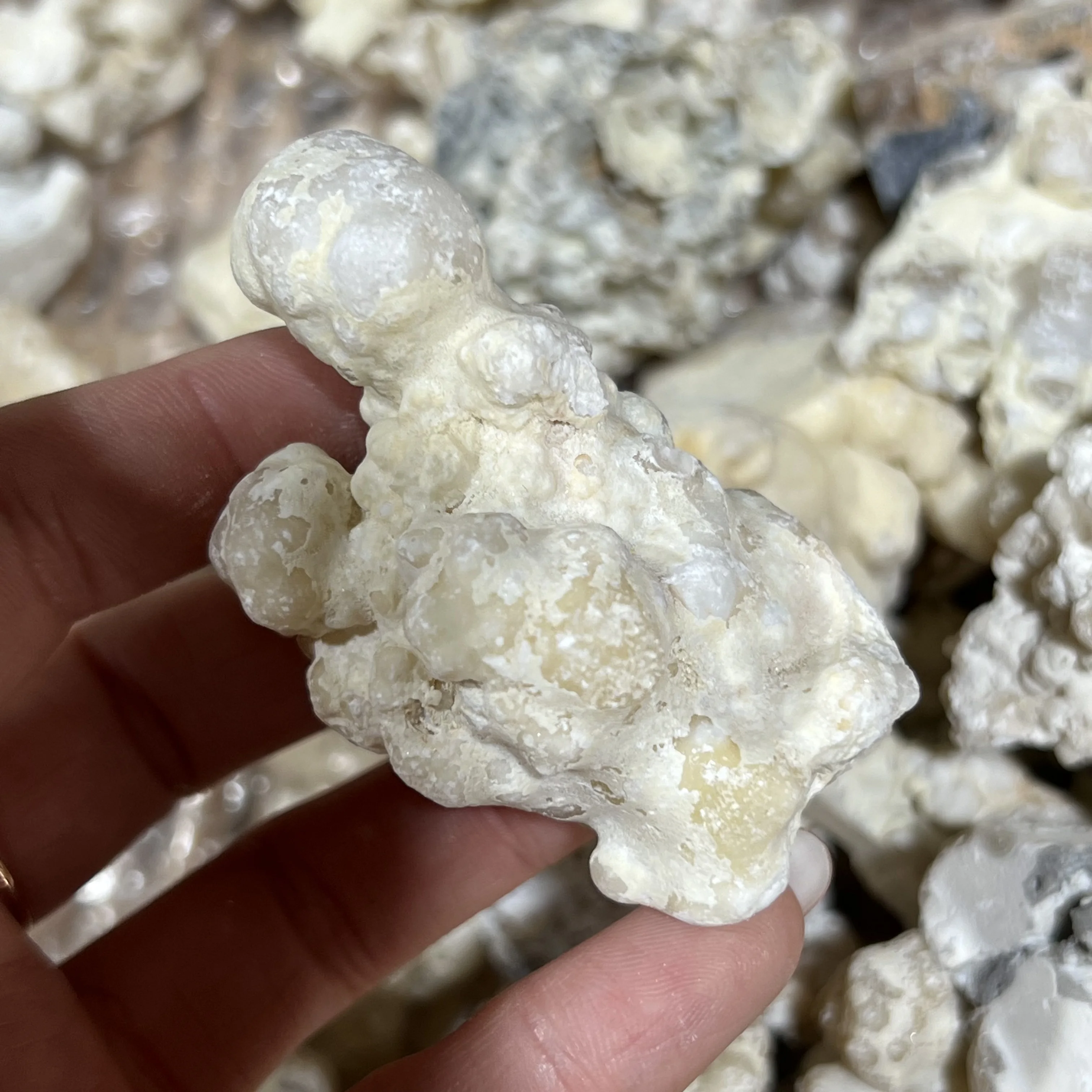 

NEW!!!! Natural Lava Rock Crystal Stone Mineral Specimens Decor