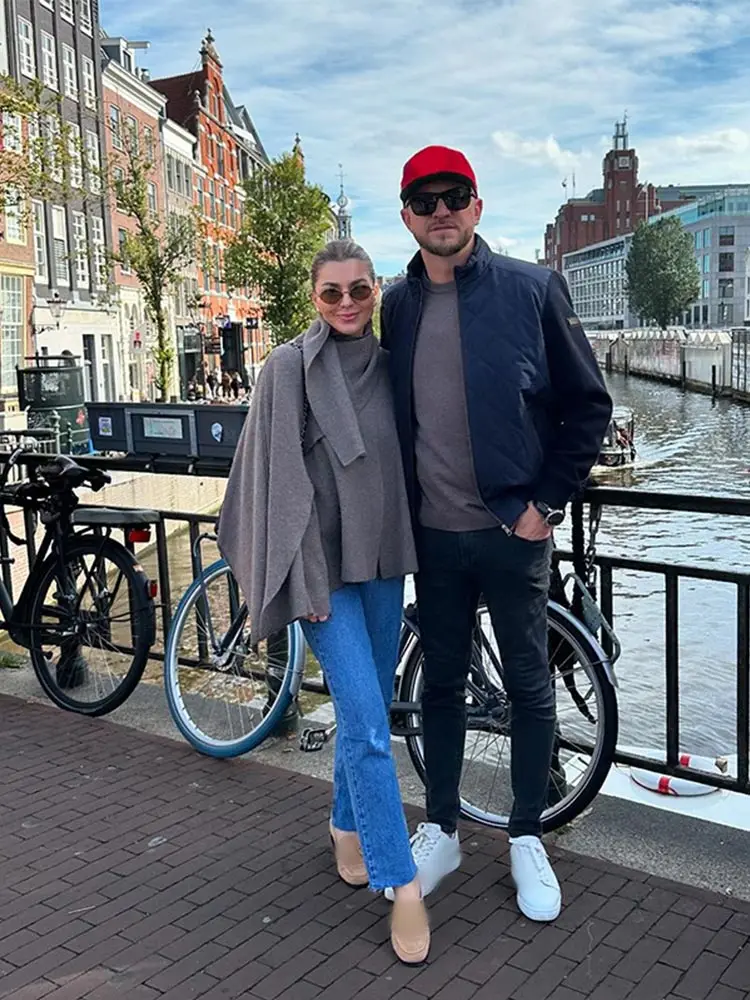 Женское шерстяное пальто элегантное однотонное с отрезным воротником и длинным