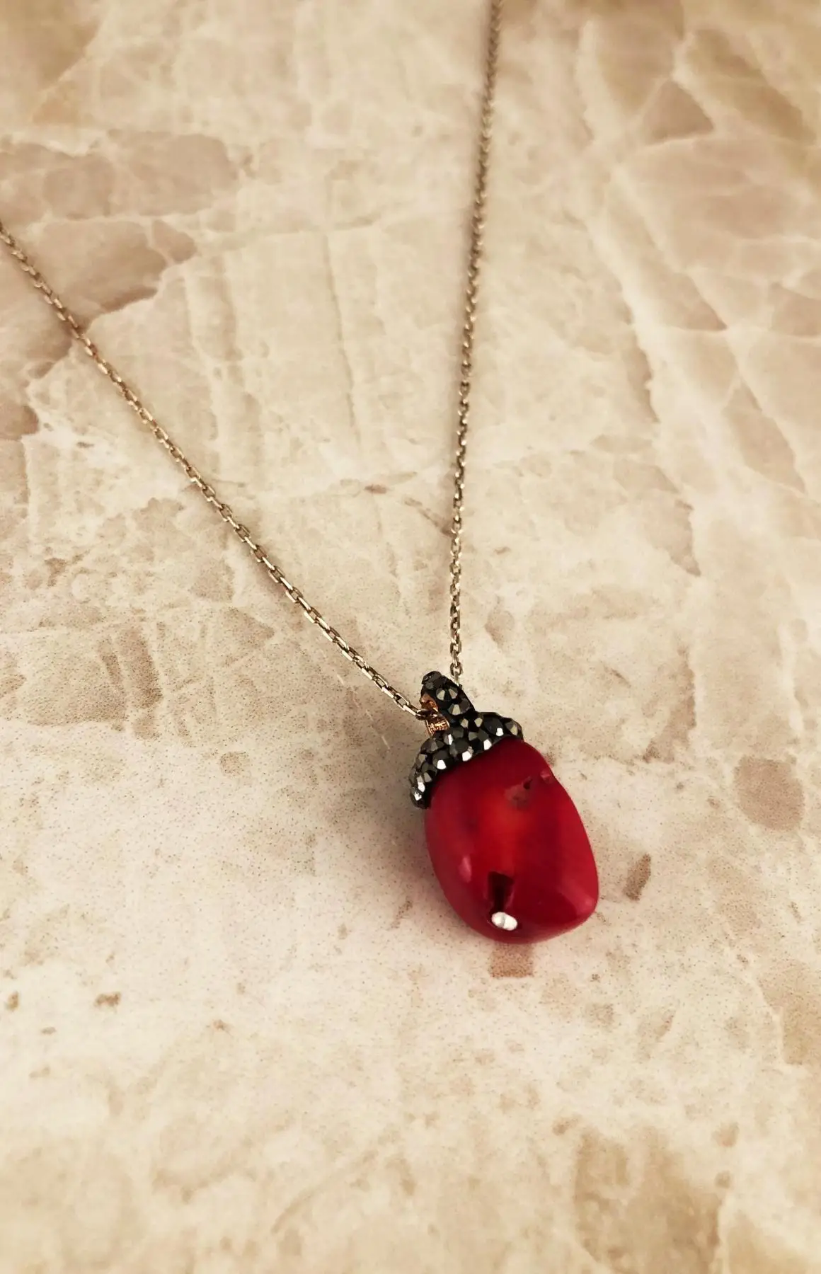 

Женский кулон из натурального камня