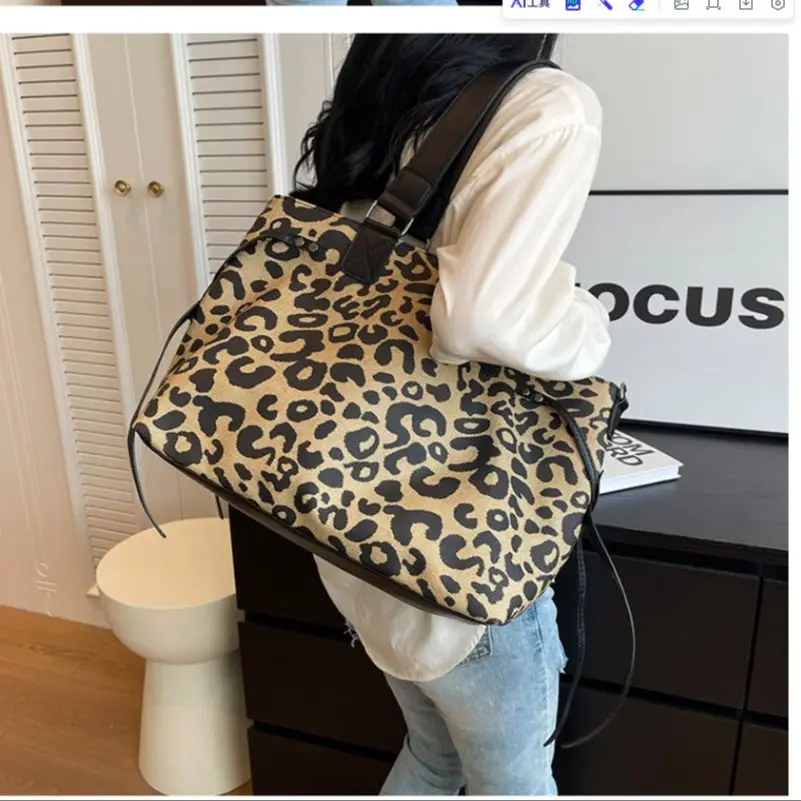 

2023 New Women Printed Leopard Shoulder Bags Canvas Shopping Totes Casual Travel Bags 2 Colors Drop Shipping
