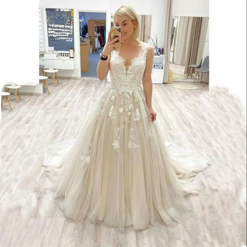 

Retro Lace Wedding Dresses 2022 A Line V Neck Lace Appliqued Bridal Gowns Champagne Boho Summer Beach Marraige Dress