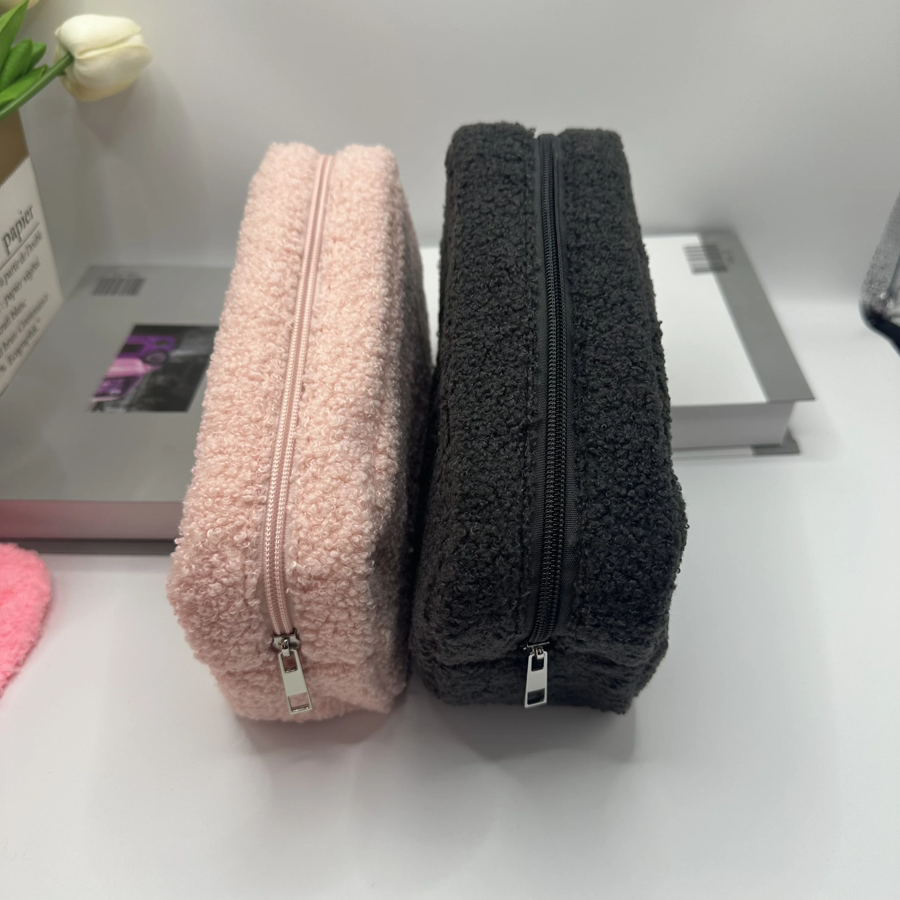 Персонализированная меховая сумка с вышивкой Тедди для макияжа дорожная именем