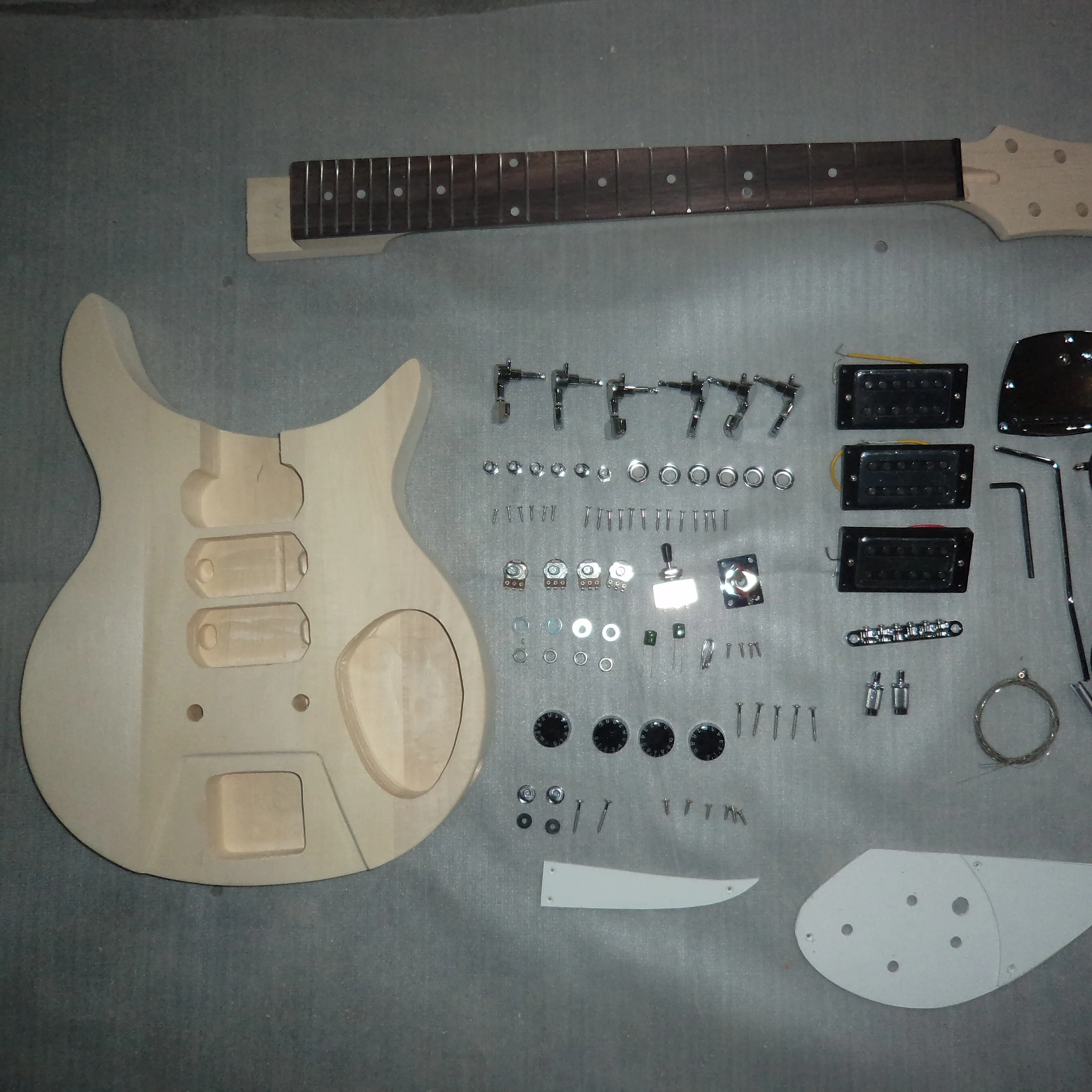 

SNGK040 Electric Guitar Amplifier Kit