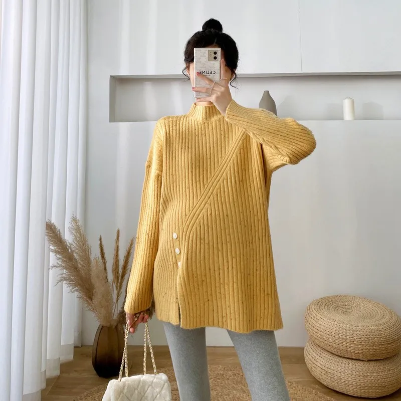 

Maternity languid, loose-fitting, side-slit, knit blouse