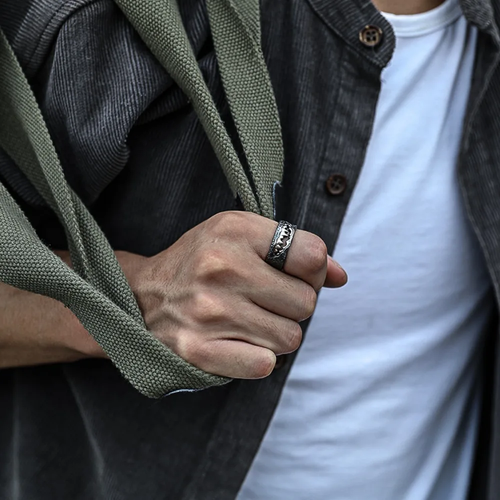 Мужское металлическое кольцо в стиле ретро с зубами виде зверя