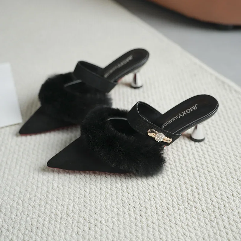 Женские туфли на высоком каблуке с острым носком