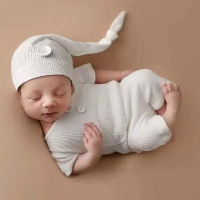 Детская вязаная шапка с коротким рукавом и острым носком на возраст 0-2 месяца