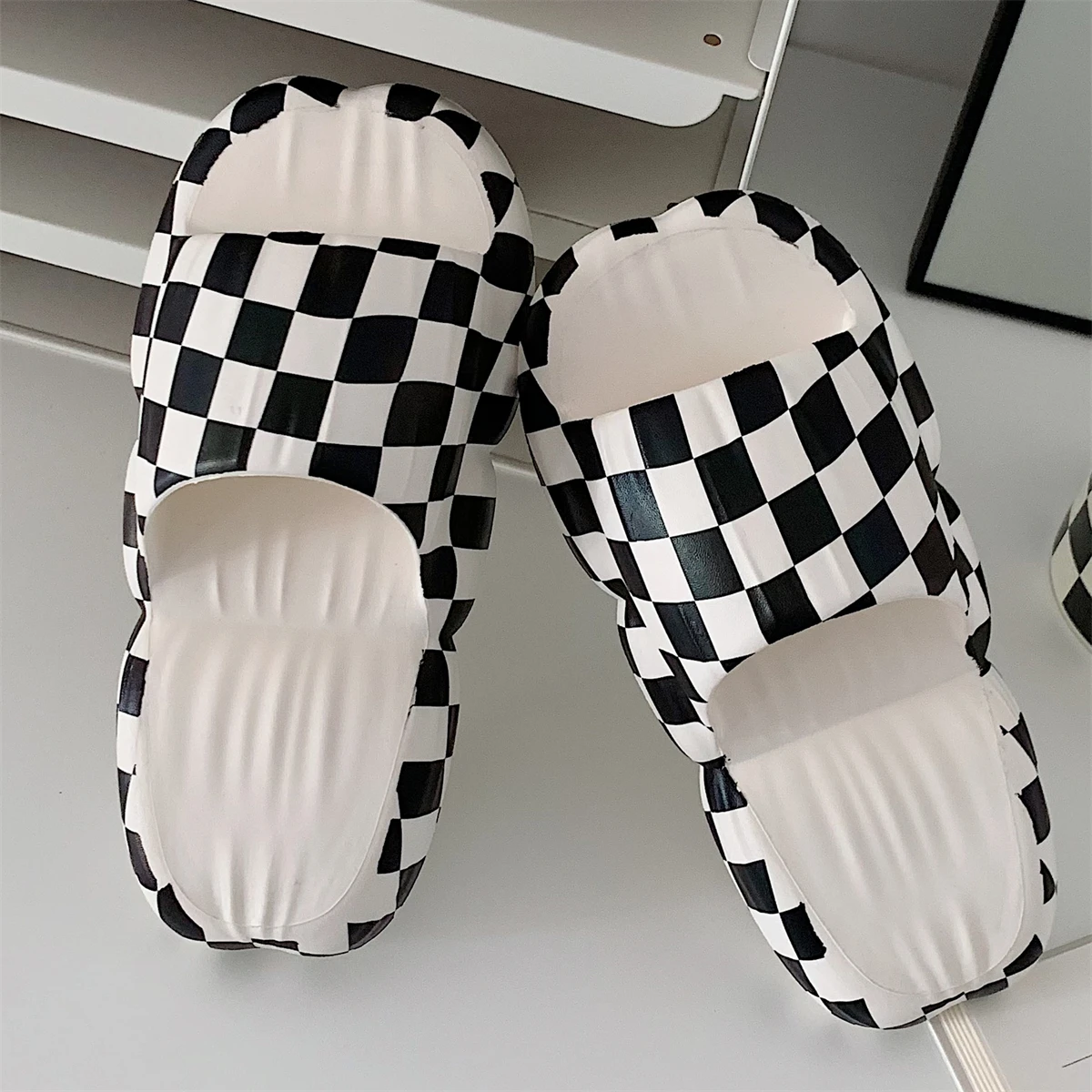 

Women's summer soft home shoes net red fashion checkerboard cool slippers non slip bathroom slippers 3999