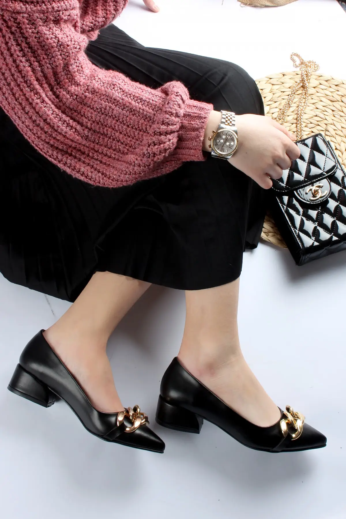 

Black skin chain buckle heels 3.5 Cm B03001