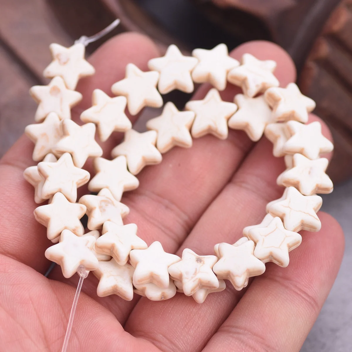 Рисунок 2 - Бусины из натурального камня Howlite