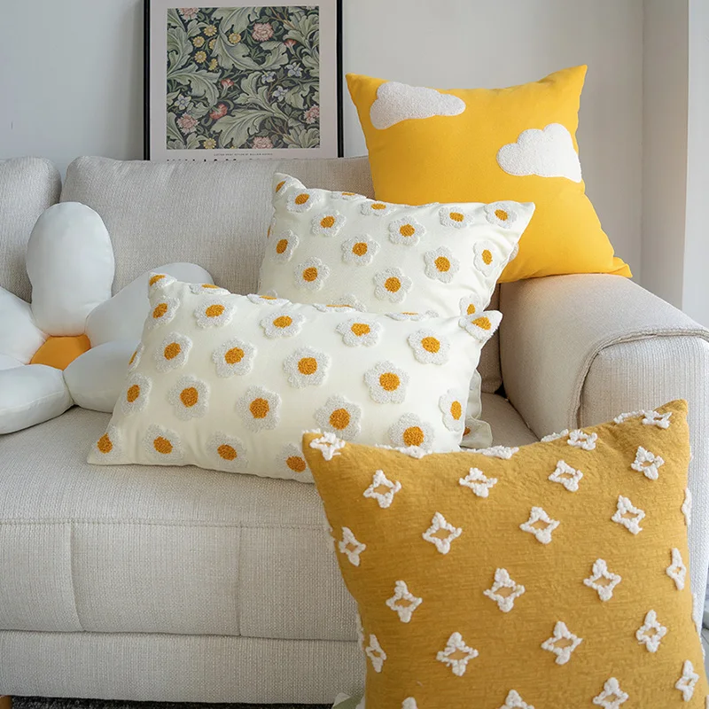 

Yellow Filler Cushions Sofa Flower Covers Luxury Living Room Aesthetic Cushion Pillow Chair Rectangle Peluche Home Decorations