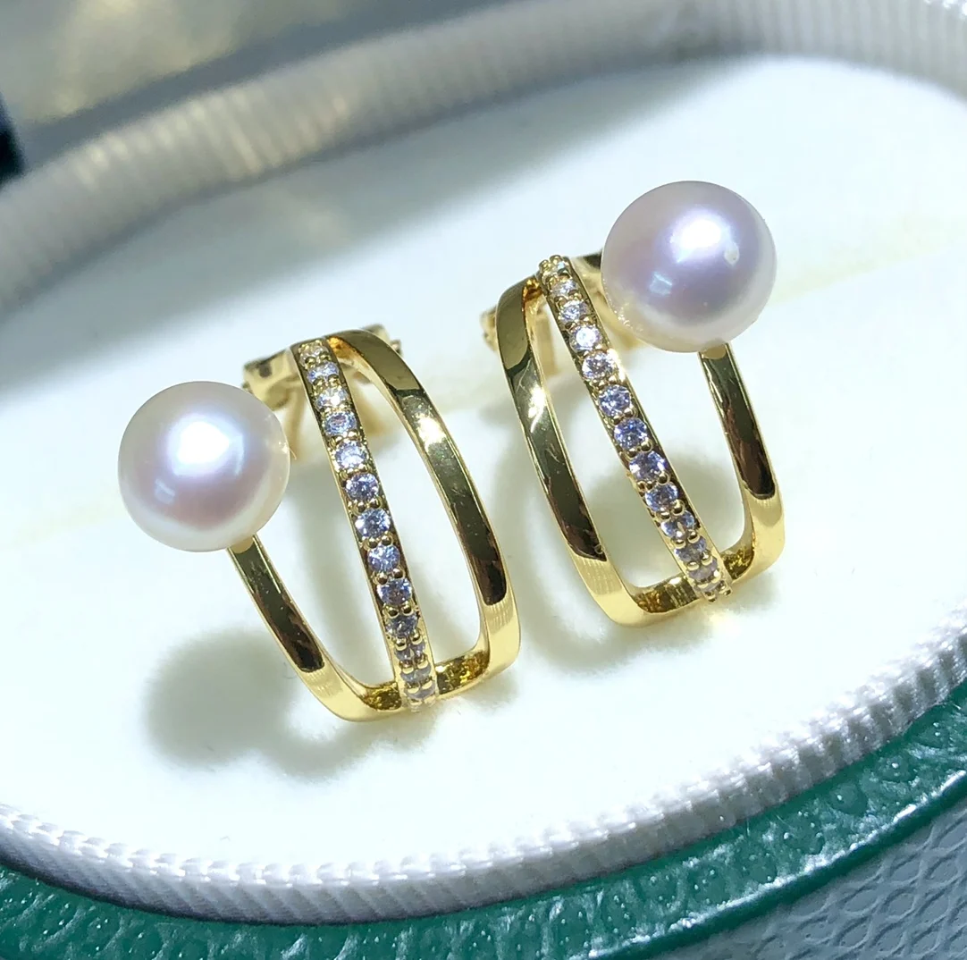 

Серьги-гвоздики с белым жемчугом