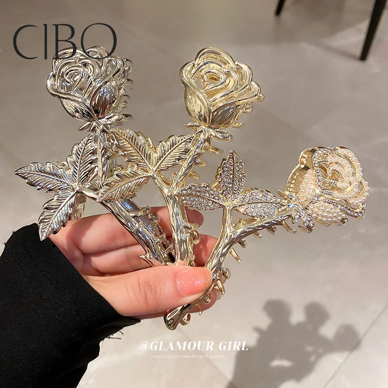 

Diamond-encrusted Pearl Rose Hair Clip High-end Light Luxury Metal Grab Clip Temperament Shark Clip Hair Accessories Wholesale