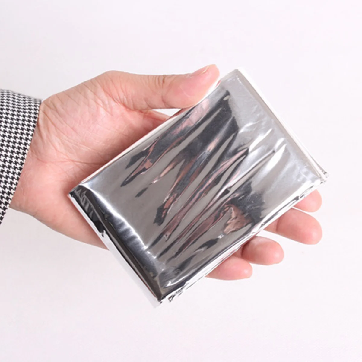 

Blanket Thermal Emergency Blankets Reflective Survival First Aid Greenhouse Covering Insulation Film Heat Tarp Cover Pool Garden