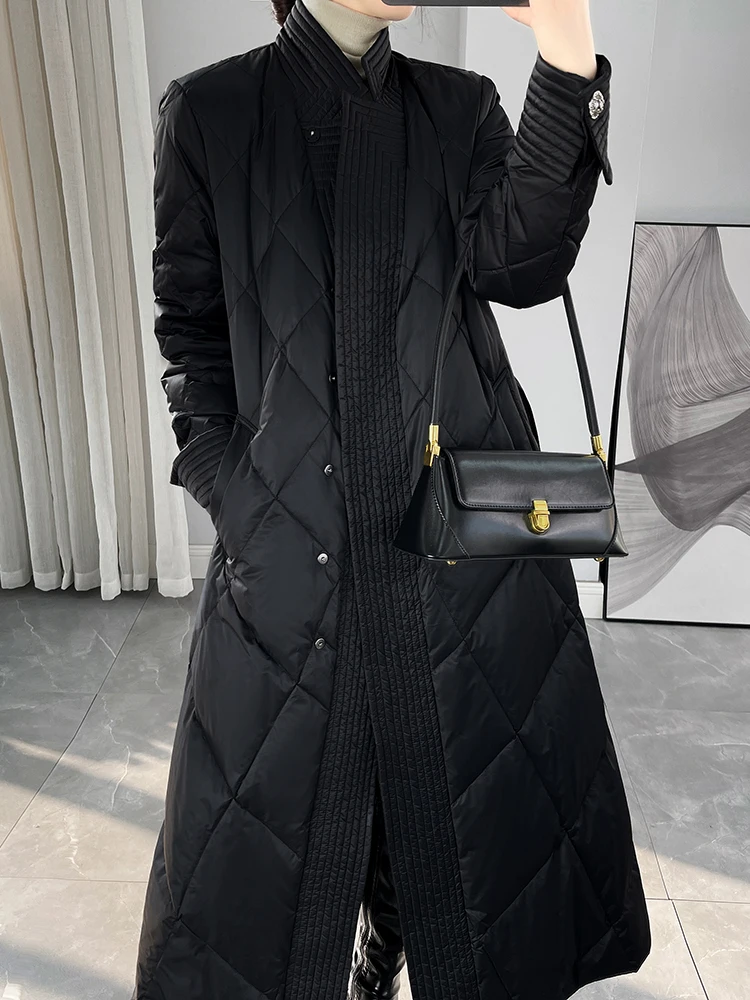 Black Design Sense Stand Collar Rhombus Down jacket Women 2024 Winter New Thickened Warm Long over-the-Knee Outerwear