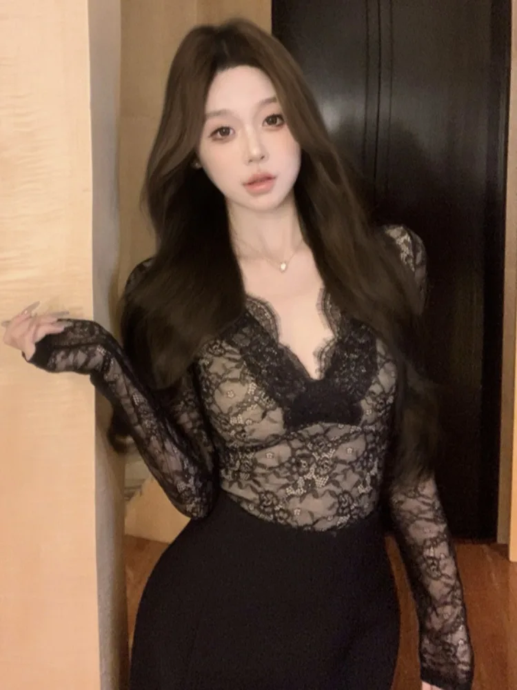 Сексуальный слегка прозрачный кружевной топ с длинными рукавами и v-образным