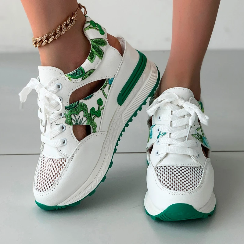 Новый стиль декоративные модные сандалии с круглым носком и цветной вышивкой