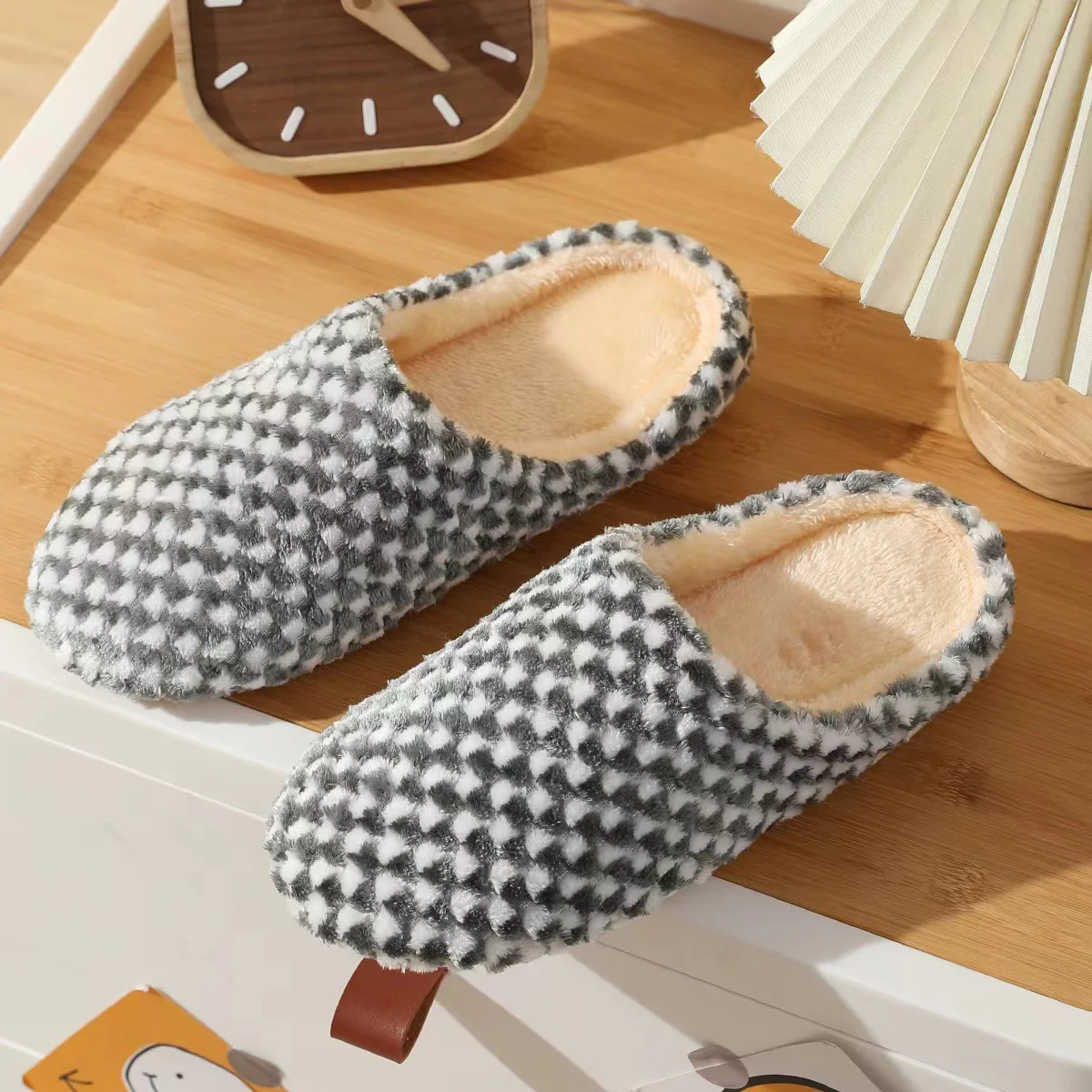 New Round Dot Mute Skincare Plush Home Cotton Slippers Non slip Couple Indoor Cotton Slippers Lightweight and Warm Large