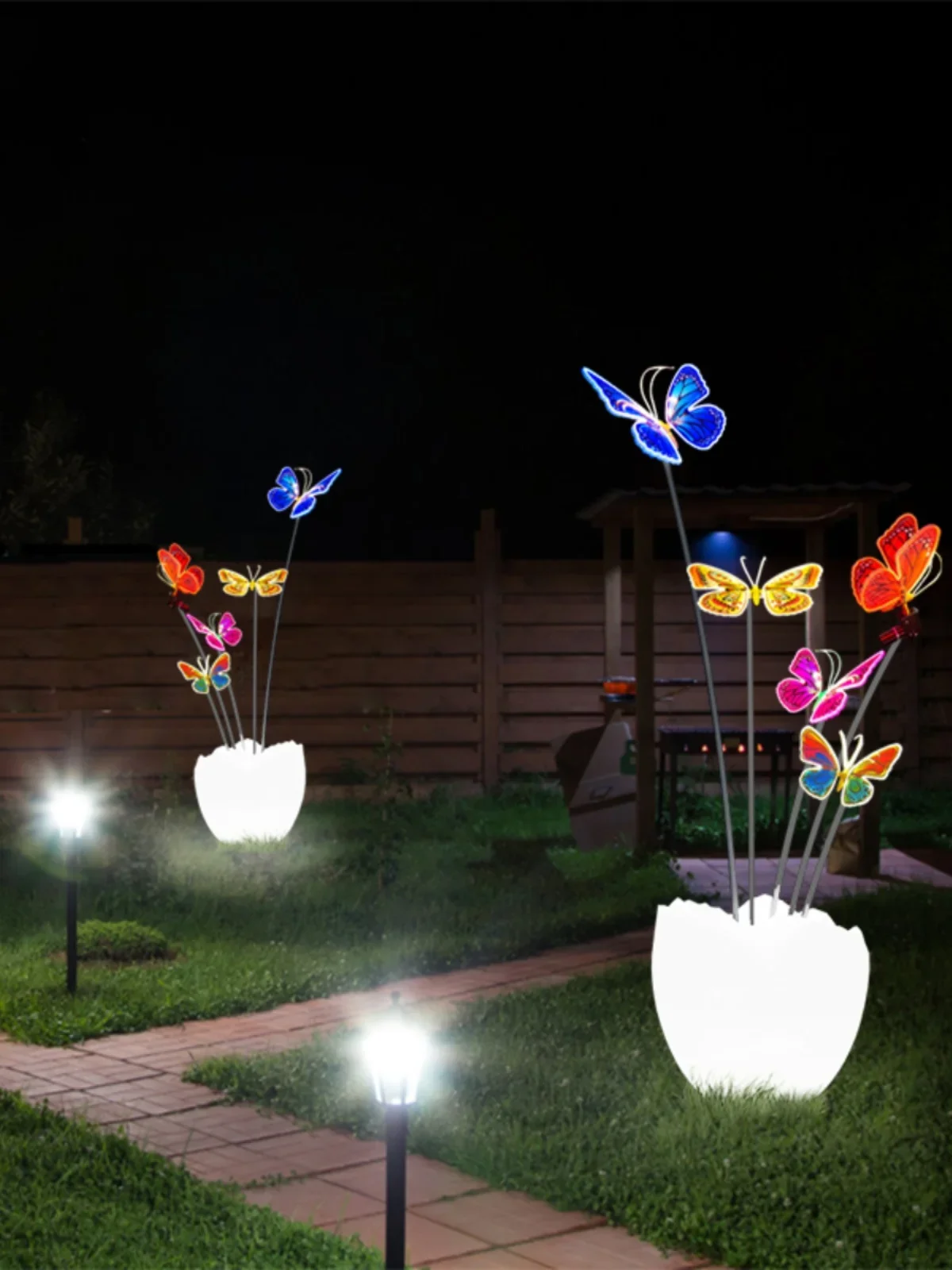 Наружная люминесцентная лампа-кокон с изображением ломающейся бабочки