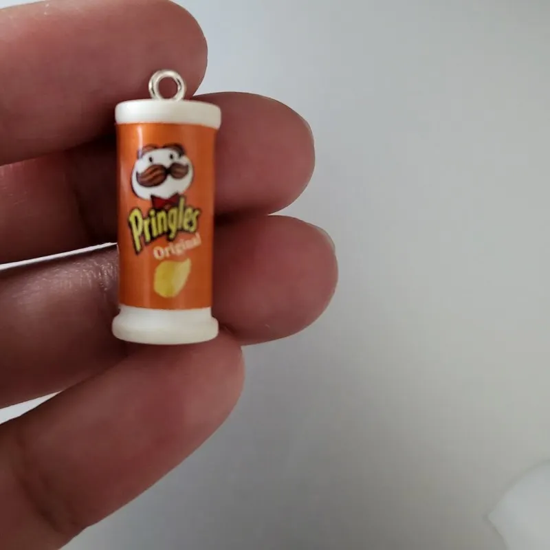 Оригинальные серьги в виде картофельной стружки