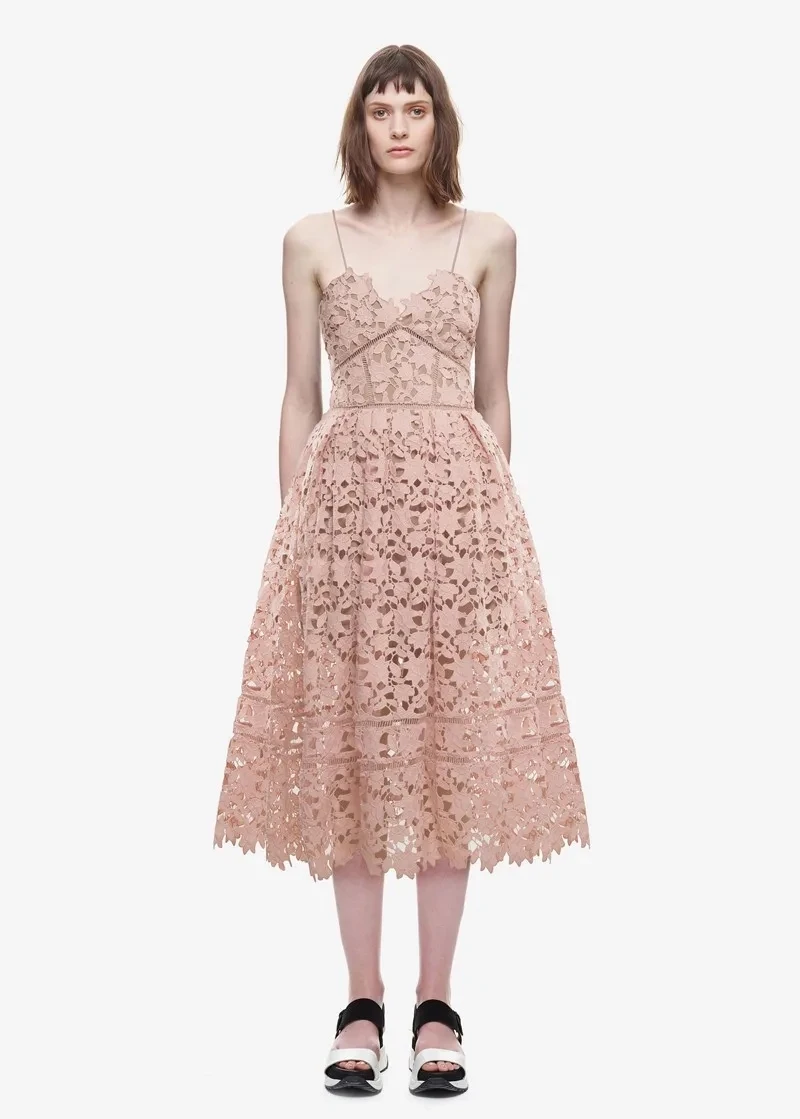 Женское кружевное платье-миди с V-образным вырезом