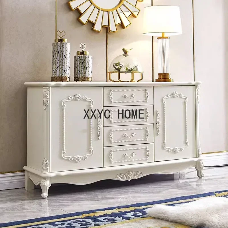 Деревянная витрина в скандинавском стиле