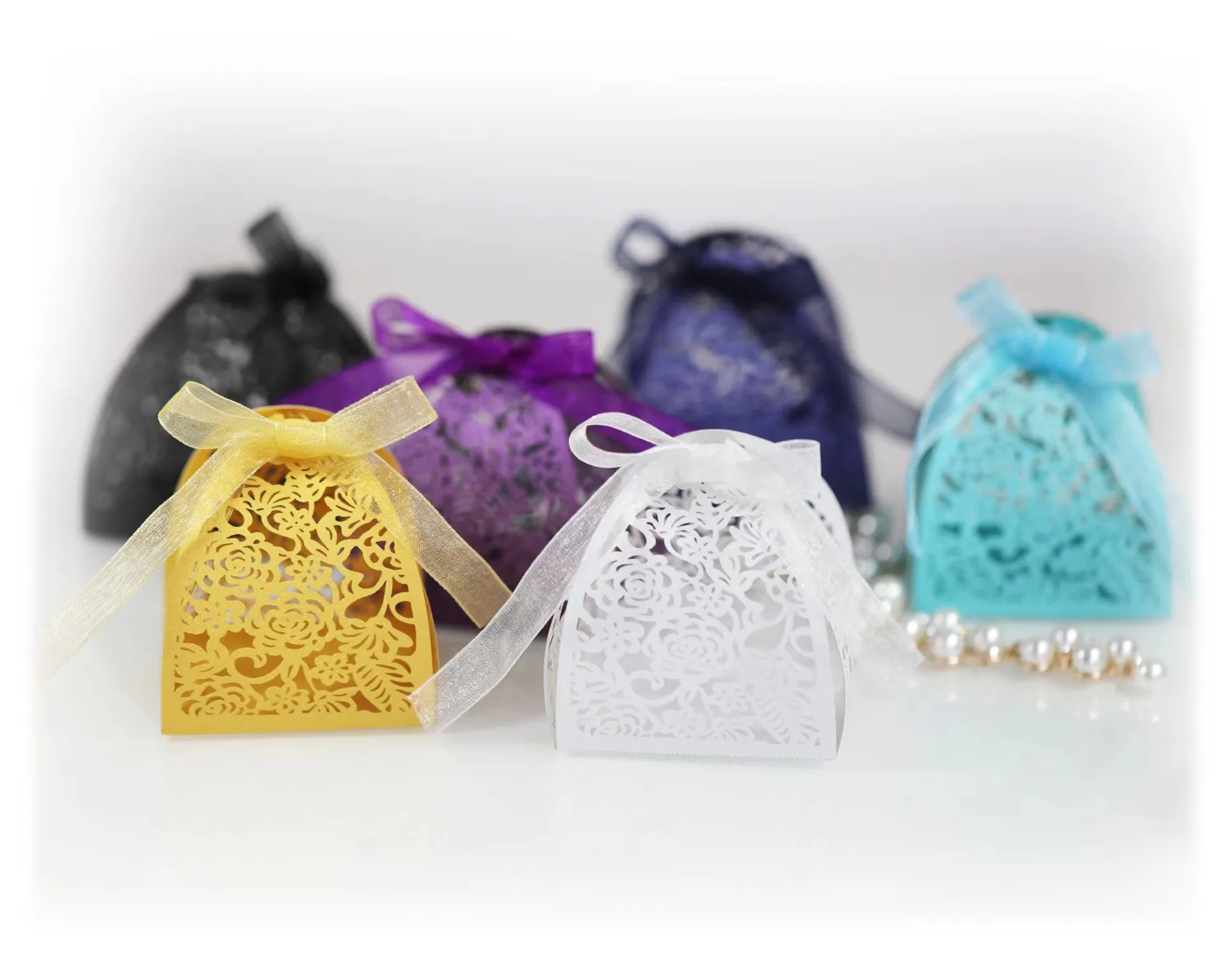 

New 10pcs/lot Ribbon Pyramid Laser Cut Wedding Gifts Candy Chocolate Box White Pink