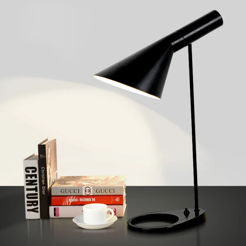 Рисунок 6 - Современная настольная ретро-лампа для детской спальни