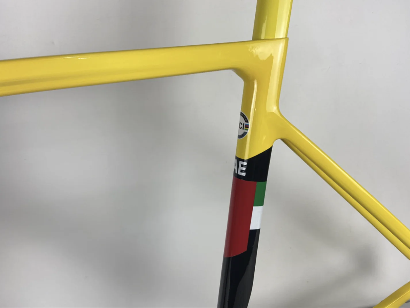 

2021 V3RS High Quality New Model Design T1100 Carbon Road Frame Ultralight Frameset:Carbon Frame+Fork+Headset+Seatpost+Clamp