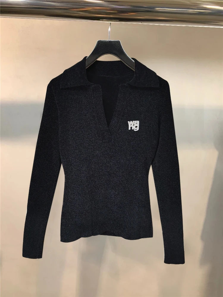 

2023 New Spring Fashion Rhinestone Brooch V-neck Slimming Basic Top Long Sleeve Knitted T-shirt Women Black Sweater Out Wearing