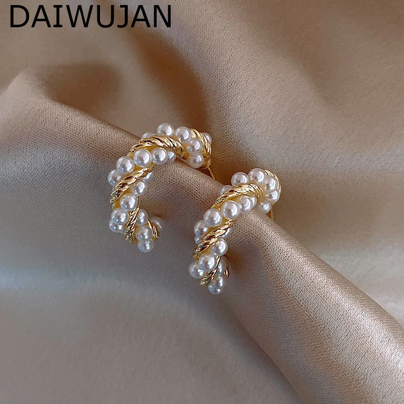 

Vintage Gold Plated Geometric Pearls Women's Earrings Fashion C Shaped Twist Stud Earrings For Female 2022 Trend Jewelry Gifts