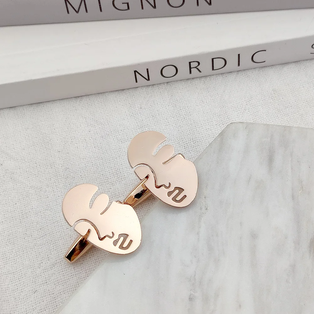 Creative Carved Face Cufflinks Men's Clothing Accessories Shirt Stainless Steel Cufflinks Classic French Accessories Wholesale