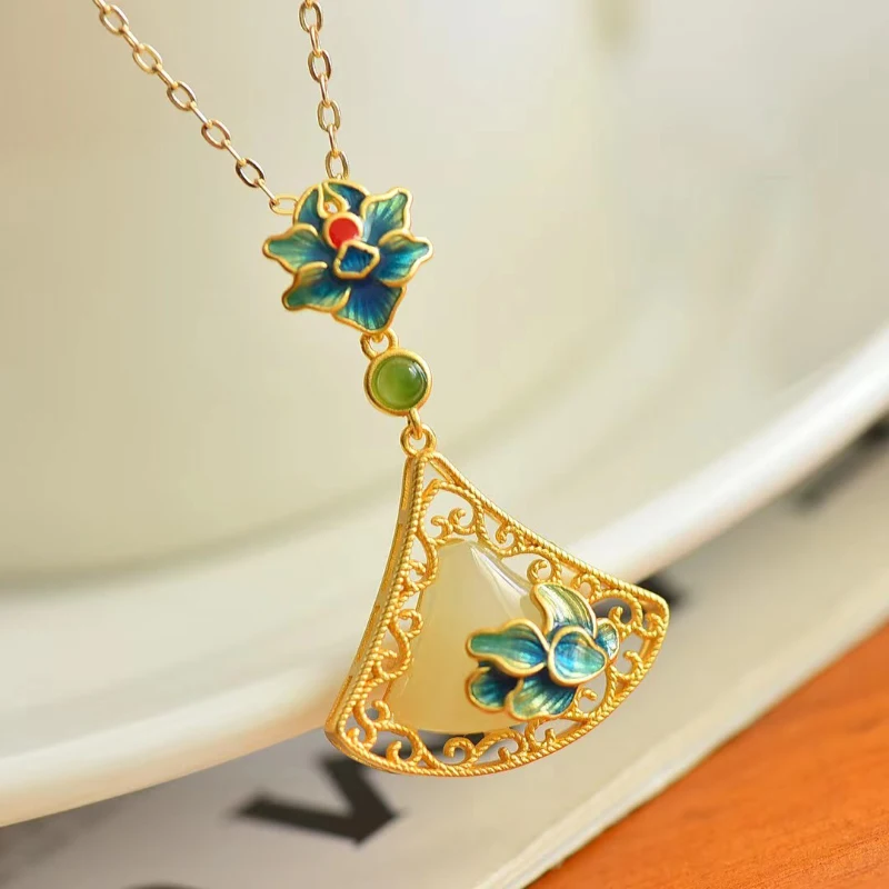 Кулон женский из натурального нефрита треугольной формы с эмалью