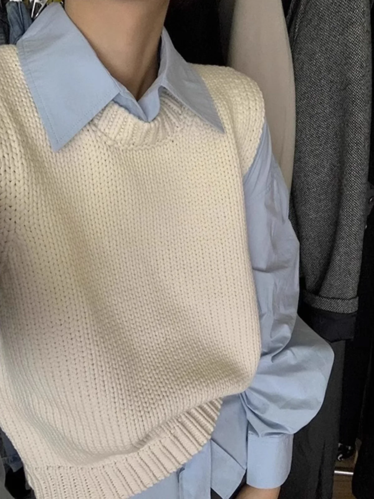 Белый вязаный жилет без рукавов с круглым вырезом осенне-зимний мягкий клейкий