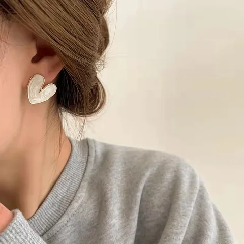 White Color Heart Stud Earrings for Women Girl Korean Love Drop Glaze Aesthetic Daily Life Minimalist Jewelry Piercing Earrings