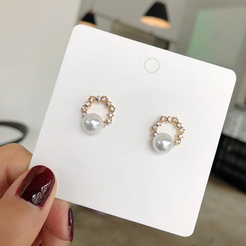 

Women Vintage Fashion Pearl Inlaid Diamond Earrings Simple Jewelry
