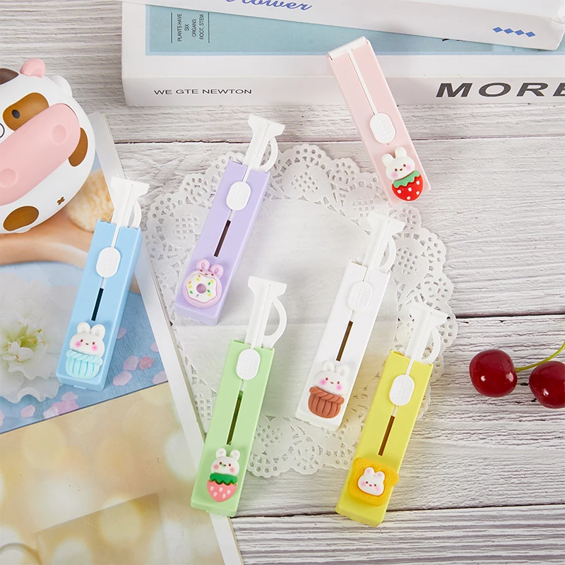 

Cartoon Portable Automatic Dental Floss Storage Box With 5 Pcs Flosser Picks Toothpick Teeth Tooth Cleaning Oral Care Tools