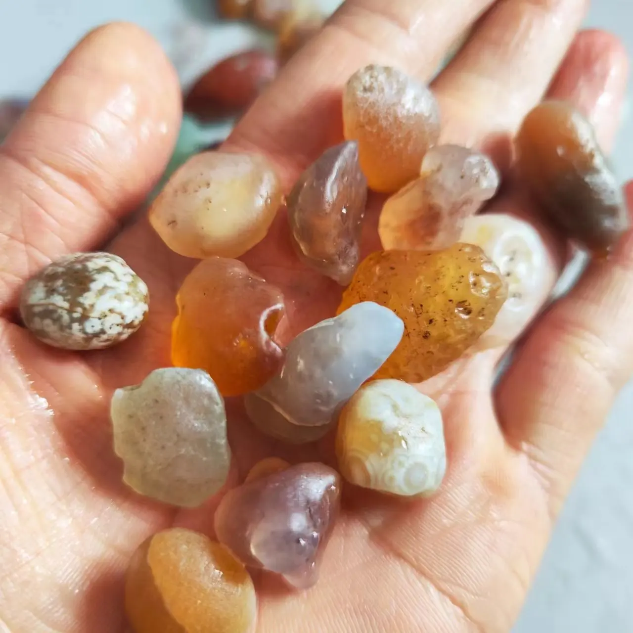 

Новое поступление, натуральный драгоценный камень Gobi Candy Agate, красивый кристалл, минеральный необработанный камень для изготовления ювелирных изделий