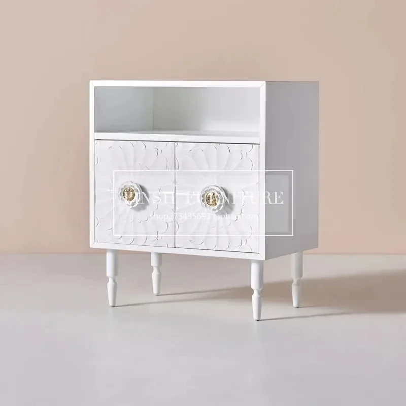 Прикроватная тумбочка из массива дерева итальянская светлая роскошная белая