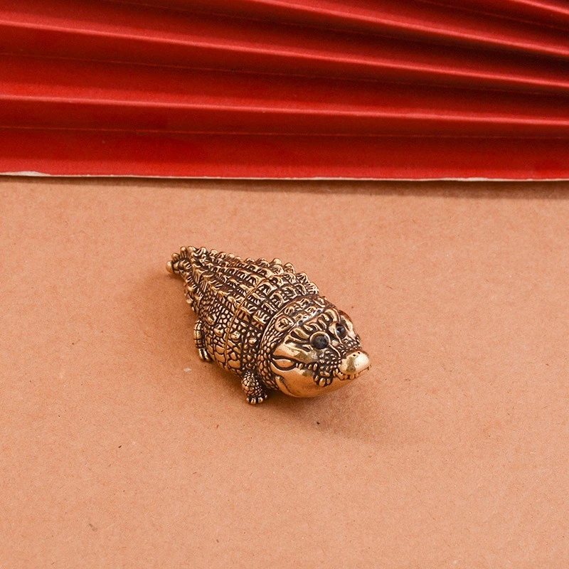 Миниатюрная статуэтка крокодила из меди