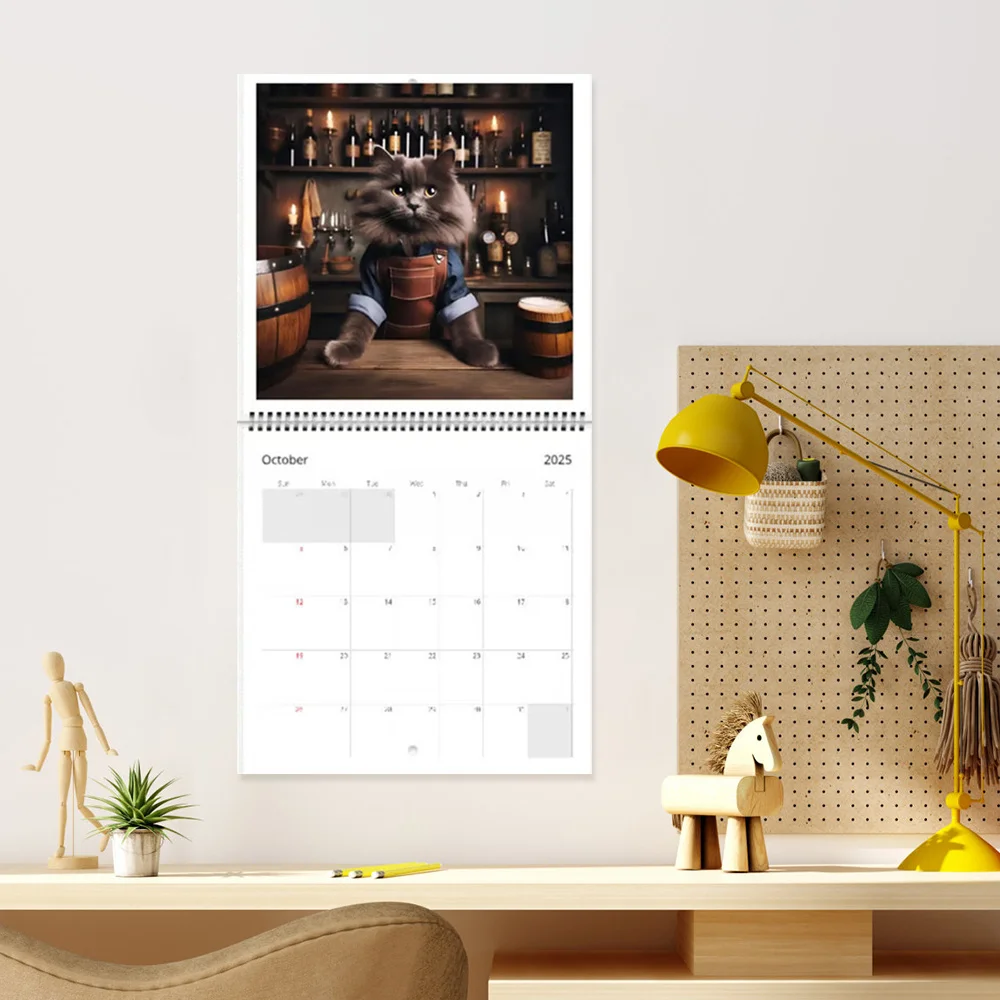 Странный средневековый календарь с изображением кошек настенный 2025 год