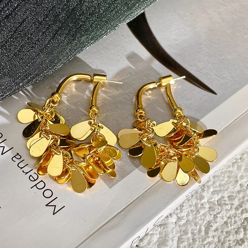 

Темпераментные металлические блестящие серьги золотого цвета для женщин, Подвесные серьги нового дизайна, ювелирные изделия, оптовая прод...