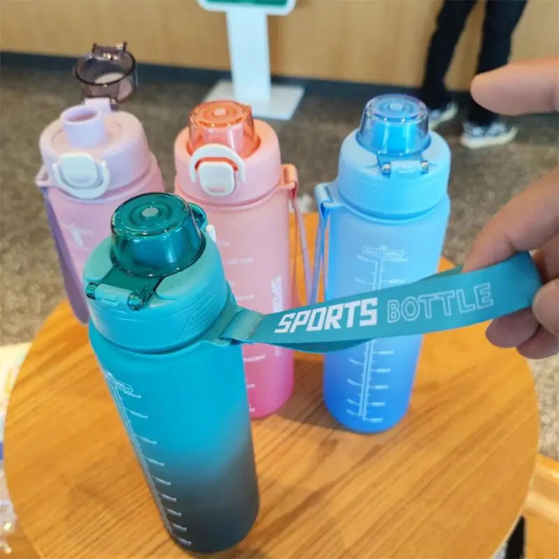

Reusable Water Bottle With Straw Plastic Cups Water Jug With Time Marker Outdoor Sports Fitness Accompanying Cup Bounce Cover