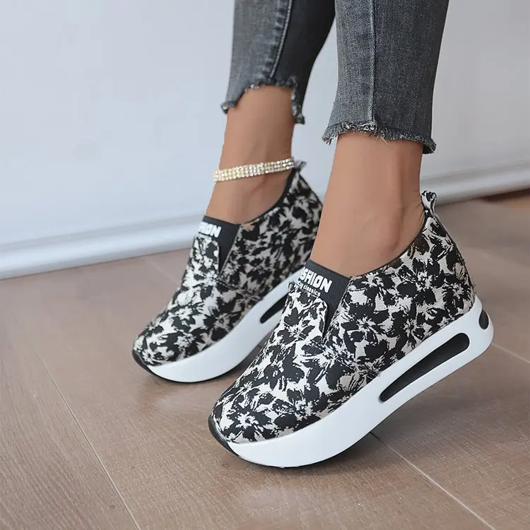 

Women's Winter Sports Shoes Women Vulcanized Platform Round Head Pu Leather Lace-up Rubber Sole Shoes High Quality Luxury Brand