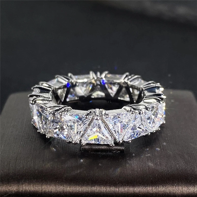 

Fashion Triangular Cubic Zirconia Ladies Rings Wedding Engagement Party Women Dazzling Hands Accessories Anniversary Love Gifts