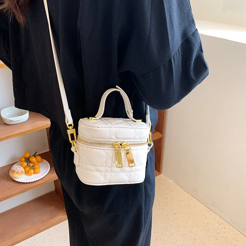 

Yang Qi Women's Bucket Bag Handheld 2022 New Fashion Rhombic Chain Crossbody One Shoulder Versatile Ins Daily Commuter Trend