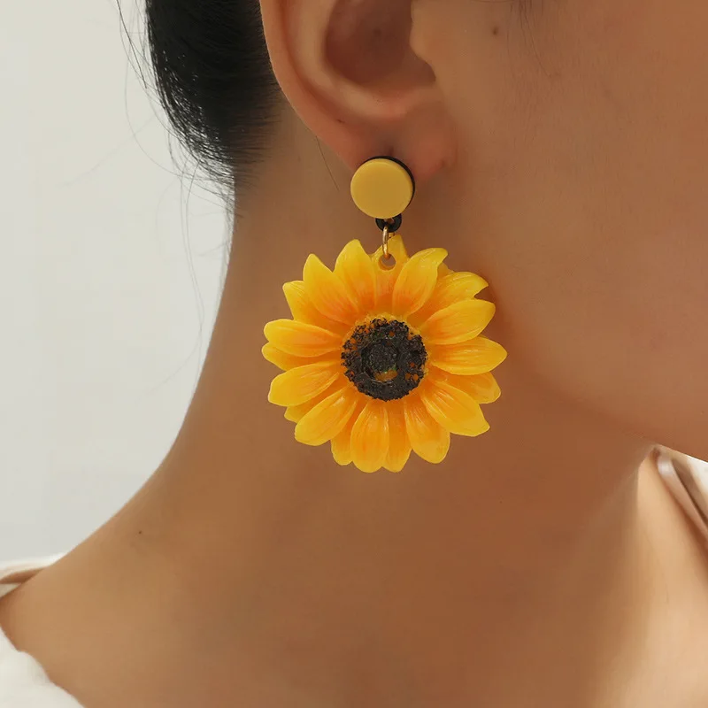 

Korean fashion retro Mori super fairy sunflower Earrings personality temperament versatile exaggerated small fresh flower earrin