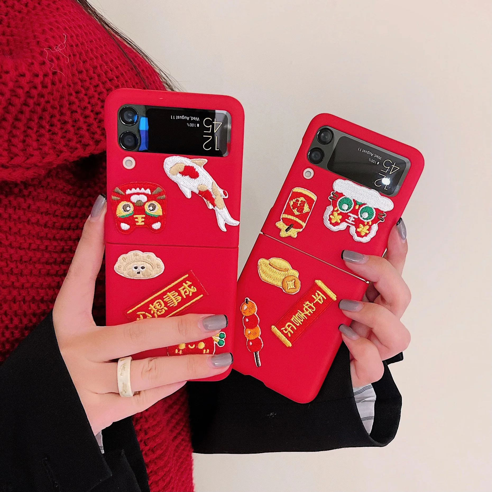 

Cute Embroidery Patch Patterns Phone Case For Samsung Galaxy Z Flip 3 ZFlip3 Protective Tiger New Year Red Hard PC Cover